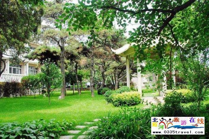 北戴河?xùn)|經(jīng)路賓館-住準(zhǔn)五星海華標(biāo)間/豪華大床+雙份早餐，一價(jià)全含