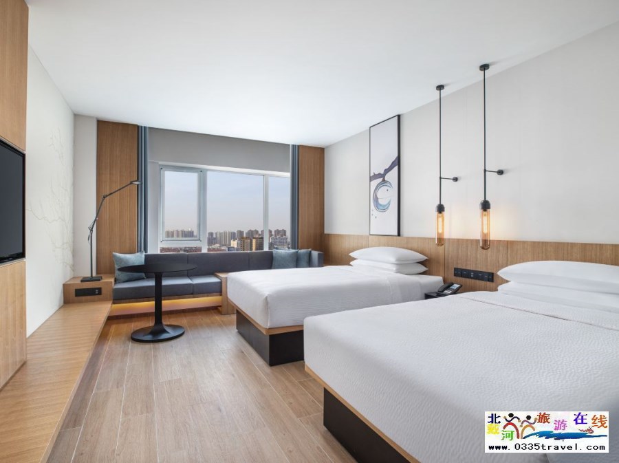 秦皇島海港萬楓酒店電話18633570222