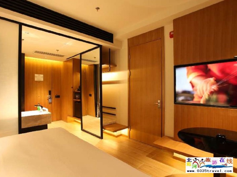 秦皇島海港萬楓酒店電話18633570222