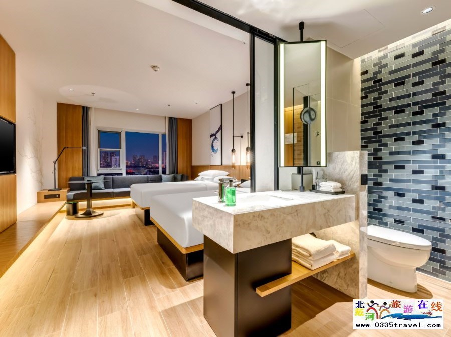 秦皇島海港萬楓酒店電話18633570222