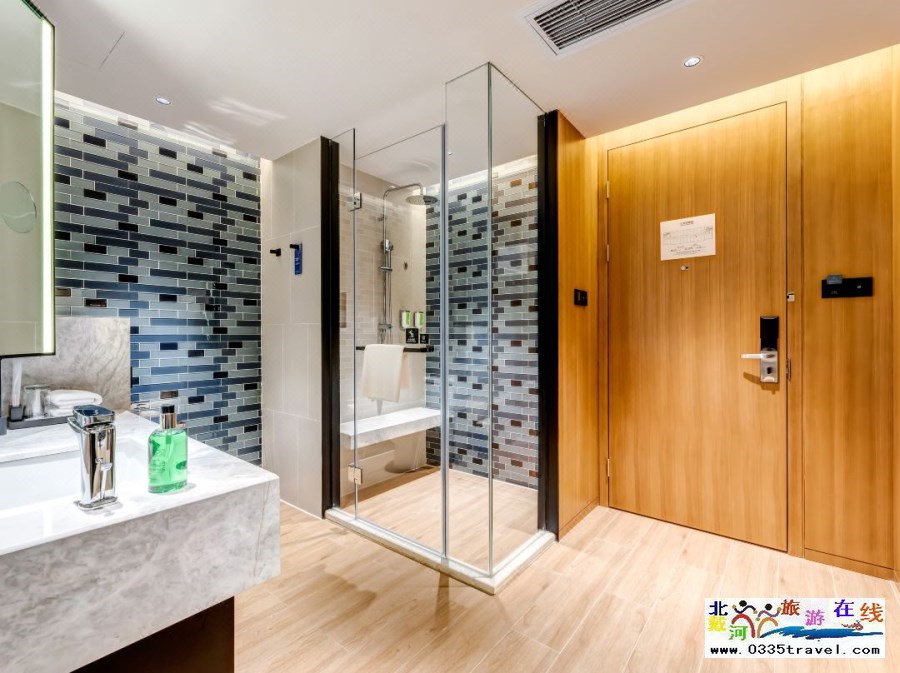 秦皇島海港萬楓酒店電話18633570222